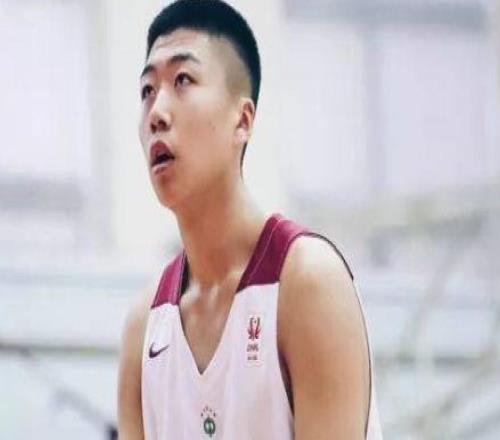 來(lái)自沈陽(yáng)的廣州隊(duì)長(zhǎng)，讓所有人記住了他