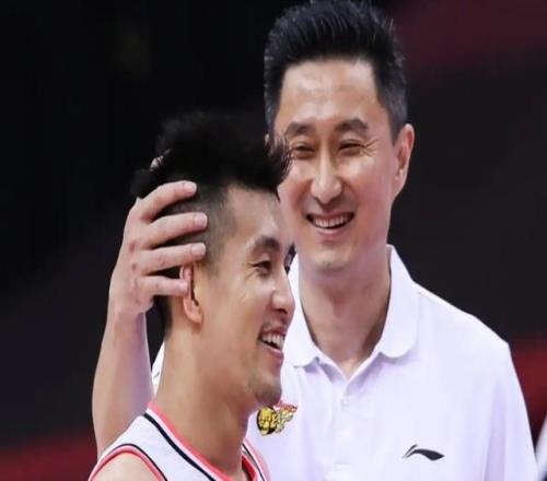 廣東慘敗之后郭艾倫為何當(dāng)眾調(diào)侃杜鋒或許和這兩件事有關(guān)