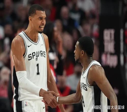 馬刺41晉級(jí)！文班17+14福克斯全隊(duì)第一，阿夫迪亞22+3，榜眼爆發(fā)