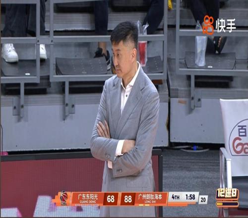 廣東輸G1揪兩大廢材，合砍0分5犯全場(chǎng)隱身，球迷：除了徐杰全廢了