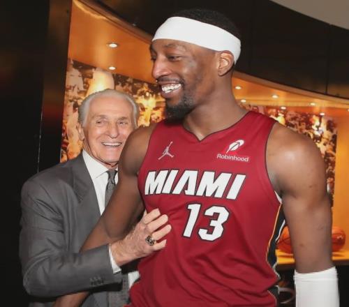 太離譜！文班亞馬9換1！才同意交易他