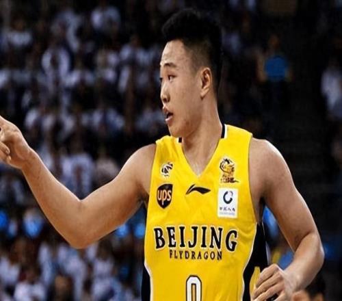 賀希寧哭了！蟄伏五年重返國(guó)家隊(duì)，兩記三分拯救中國(guó)男籃