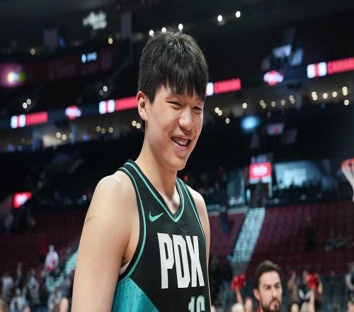 楊瀚森NBA新秀賽季表現(xiàn)：共得到95分66籃板，單場(chǎng)最高得到9分