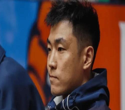 山東沒(méi)高詩(shī)巖真不行！進(jìn)攻散沙，防守沒(méi)人限制趙繼偉，但難復(fù)出！