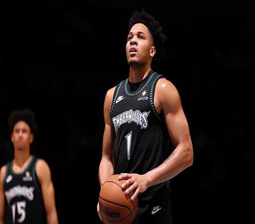 上半場縮手縮腳，森林狼后場新星到了下半場卻高效拿下了15分