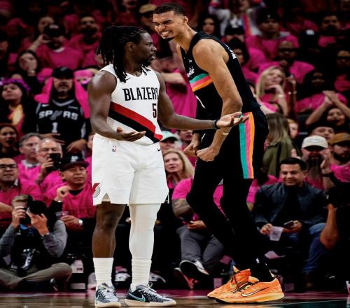 文班7+4！馬刺6545開拓者，看數(shù)據(jù)：他就是頭號功臣！