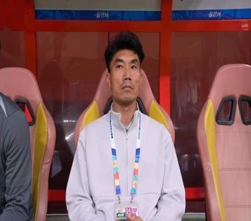 鄭智變平局大師，韓鵬別用1將踢后衛(wèi)泰山拒連敗態(tài)度比戰(zhàn)術(shù)重要