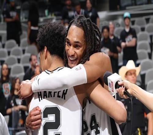 季后賽的表現(xiàn)比常規(guī)賽還好馬刺榜眼郎的未來(lái)發(fā)展前景一片大好