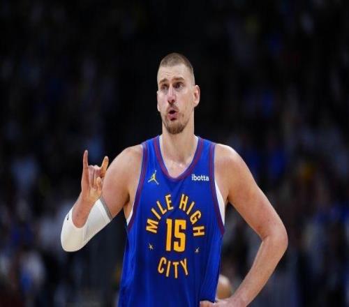 約基奇太狠了！掘金反撲森林狼，他還創(chuàng)造NBA過去80年第一神跡！