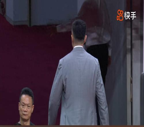 破案了！杜鋒為何賽后趕緊跑回更衣室原因找到，球迷點評一針見血