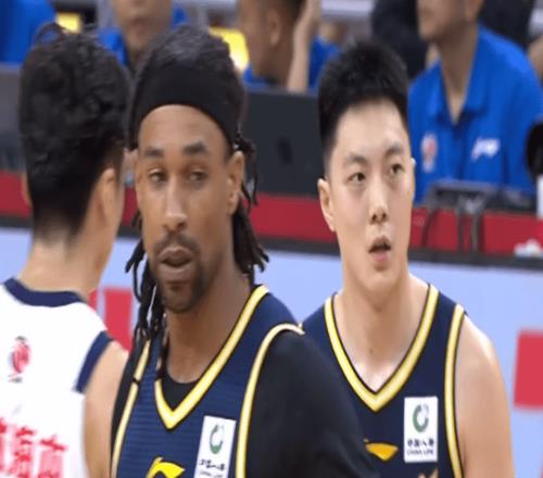 廣州17分大勝10廣東徐昕13+11弒舊主胡明軒0分