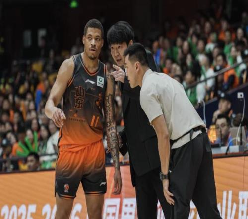 輸球不可怕，瞎指揮才致命！邱彪這波操作，毀了山東男籃的季后賽