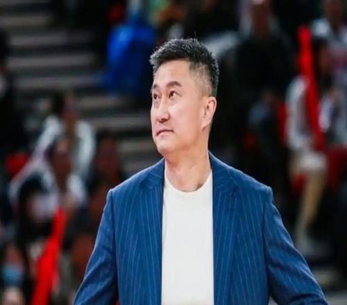 煮熟的鴨子飛了！廣東17分慘敗廣州，杜鋒3大敗筆將自己逼入絕境