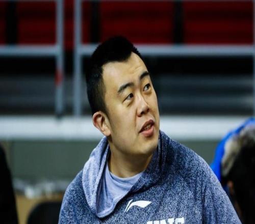 他是遼籃真正的奠基人！傾十年心血育冠軍之種，卻未見(jiàn)花開(kāi)滿(mǎn)山