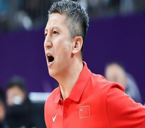 還是沒有胡明軒！中國男籃公布19人大名單，郭士強選拔標(biāo)準(zhǔn)遭質(zhì)疑