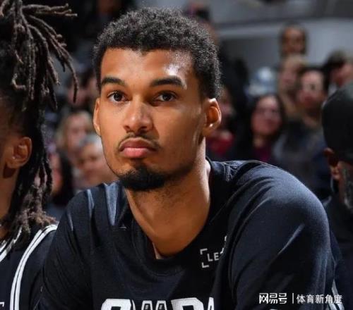 我去，什么情況！文班福克斯互相捧哏