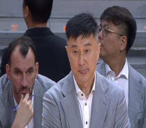 季后賽首輸廣州后！廣東主場球迷倒戈，杜鋒成公敵，徐昕確認(rèn)回歸