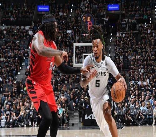 單場(chǎng)7次失誤和6次犯規(guī)！馬刺后場(chǎng)新星的穩(wěn)定性還是差了點(diǎn)意思