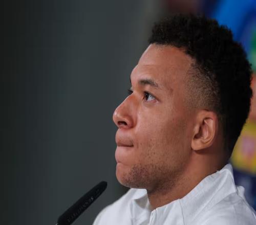 法國(guó)足球大將受傷，或?qū)⑷毕瘜?duì)陣西班牙，四大皆空賽季遭重創(chuàng)