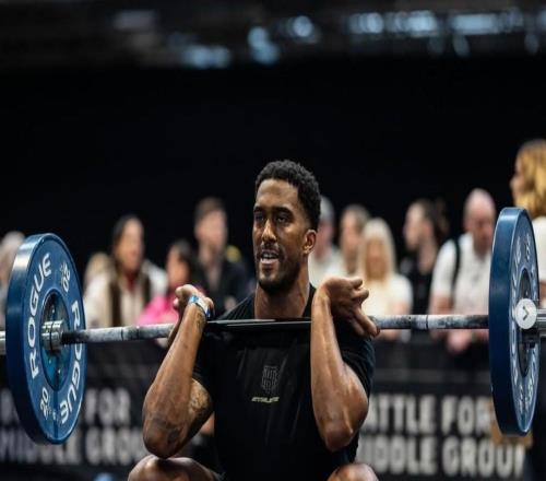 前英超后衛(wèi)迪斯汀參加健身綜合體能挑戰(zhàn)賽，48歲練出健碩身材