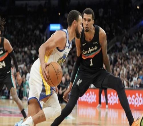 ?？怂梗赫摴シ纼啥说挠绊懥Γ陌嗍乾F(xiàn)役唯一比肩庫(kù)里的人