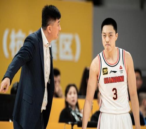 廣東17分慘敗夜揪出三大罪人！別急著喊杜鋒下課：他才是罪魁禍?zhǔn)? />
<div   id=