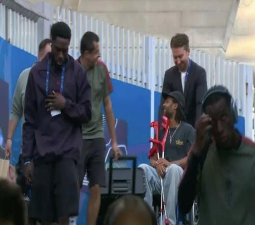 埃貝爾：格納布里隨隊(duì)是個(gè)美麗象征，他是被千斤頂抬上飛機(jī)的