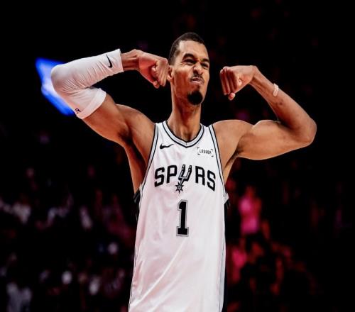 41！馬刺全隊(duì)6人上雙，晉級半決賽，文班亞馬高效拿17分14板6帽