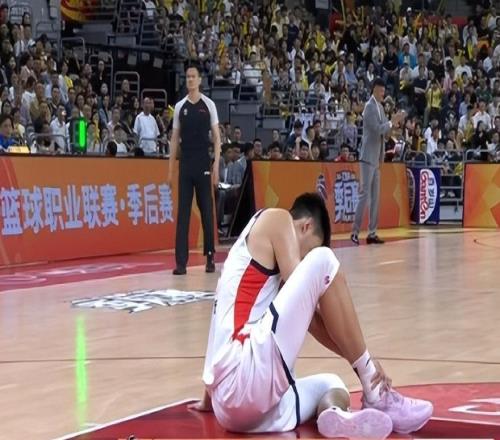 13+11+3帽隔扣三人！徐昕場下嬉戲扎心杜鋒多位媒體人贊復仇成功