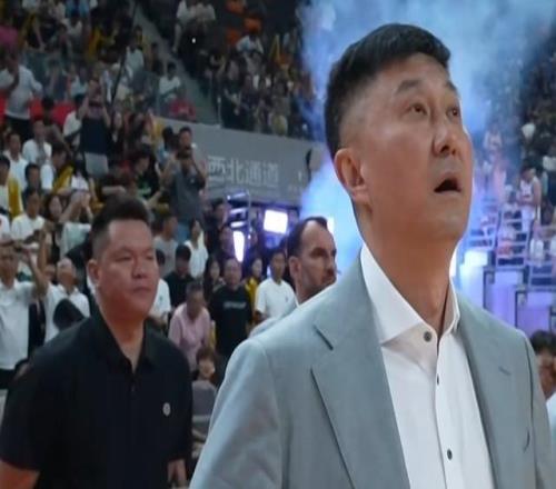 意難平！廣東季后賽首秀遭開門黑引熱議球迷狂刷官媒“杜鋒下課”