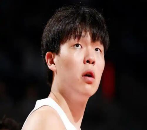 楊瀚森新秀季總結(jié)：常規(guī)賽場均2.2分季后賽合計(jì)0分僅是邊緣輪換