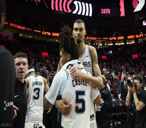 文班汗都沒(méi)出！馬刺大勝開(kāi)拓者，41晉級(jí)！這一戰(zhàn)徹底看清6個(gè)現(xiàn)實(shí)