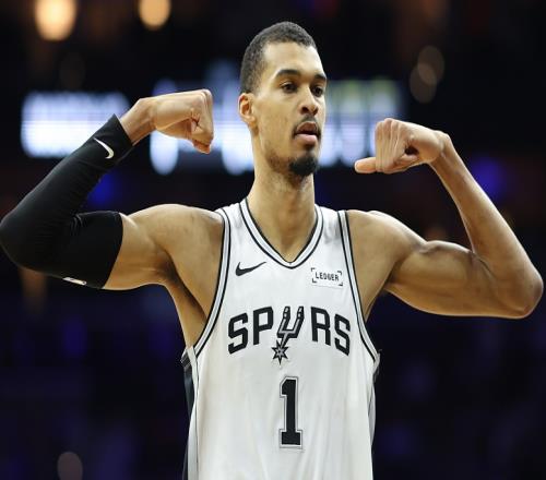 7中5轟17分14板6帽！文班亞馬有所保留，馬刺吹響沖冠號角