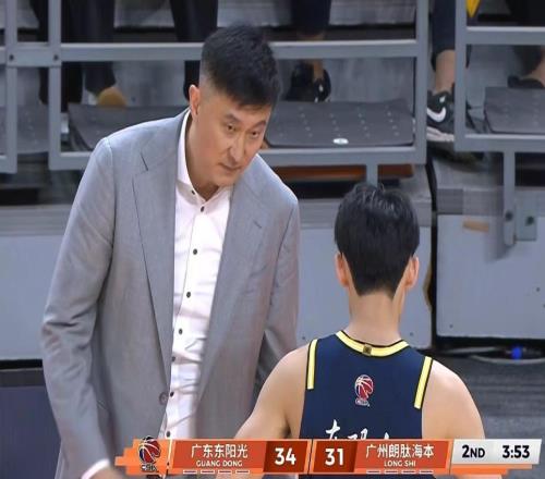 廣東男籃17分完敗，徐杰19分胡明軒低迷，徐昕13+9手刃老東家