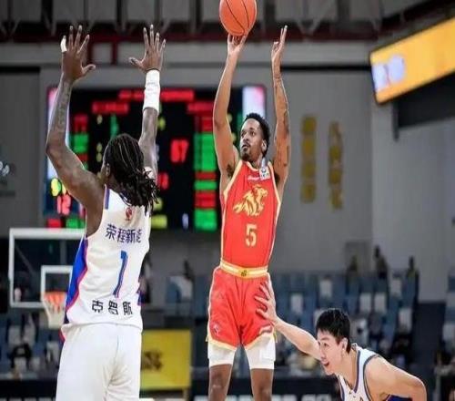 同城德比掀翻衛(wèi)冕冠軍！廣州力克廣東，季后賽懸念拉滿