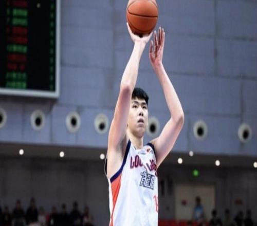 證明自己，徐昕全場8投5中拿到13分10板3助2帽