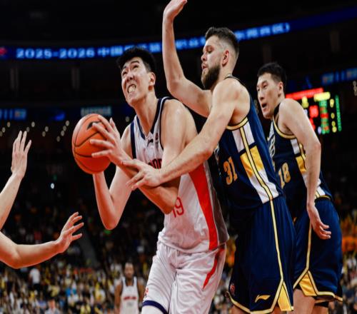 8投砍13分11板3帽！2米26神塔一己之力打爆廣東內(nèi)線(xiàn)，杜鋒失算了