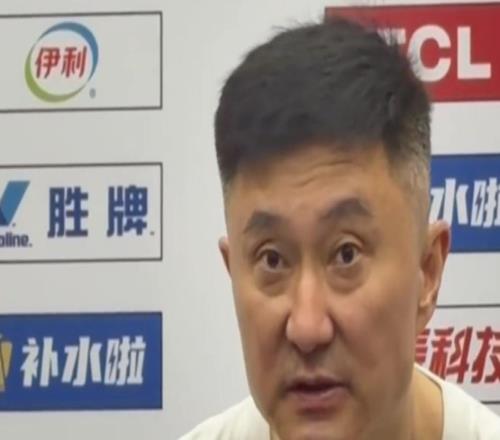 廣東男籃今日早報(bào)！杜鋒指導(dǎo)不滿球隊(duì)表現(xiàn)直接返回更衣室，徐杰傾盡所有，賽后朱總找徐昕談話意味深長