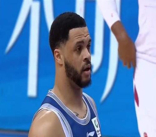 青島男籃逆轉(zhuǎn)失敗，王奕博致命失誤，米奇空砍30+22山西有驚無險