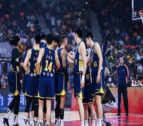 廣東慘敗創(chuàng)恥辱歷史，杜鋒棄將徐昕表現(xiàn)亮眼，愛將胡明軒一塌糊涂