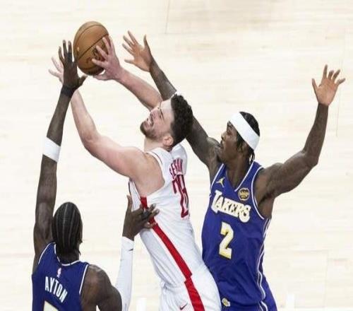 拒絕出局！火箭再贏生死戰(zhàn)：首發(fā)5人得分全上雙，杜蘭特樂開花