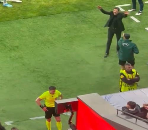 麥克馬納曼：VAR毀了比賽，西蒙尼的態(tài)度極其失態(tài)、毫無分寸