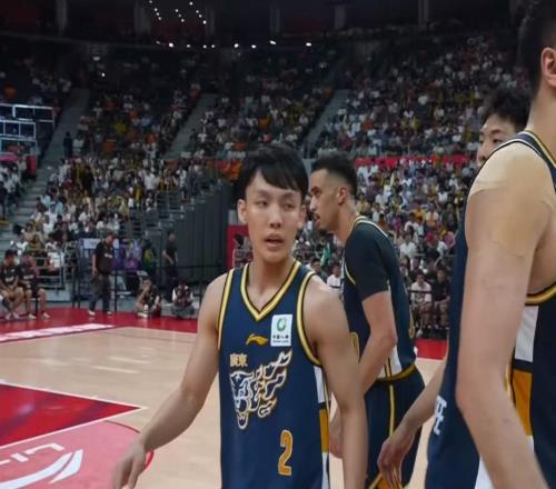 加盟廣東成首選CBA強力中鋒鎖死法爾，這才是杜鋒的5號位答案！