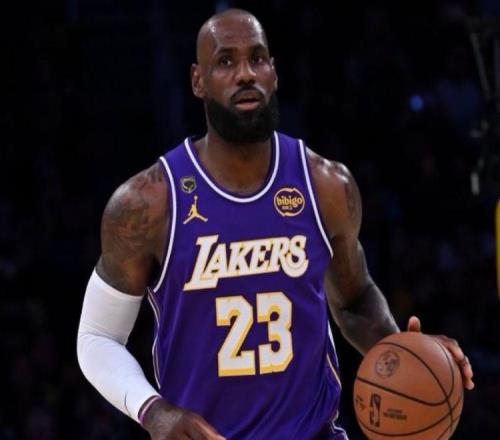 湖人32火箭！老詹賽后把話挑明，里夫斯承認(rèn)一事實(shí)，兩人成關(guān)鍵