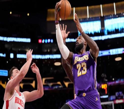 又見(jiàn)里程悲！詹姆斯25+7創(chuàng)歷史第一末節(jié)11分卻丟關(guān)鍵三分飲恨