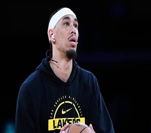 缺乏自主得分能力還防守意識(shí)糟糕，湖人替補(bǔ)中鋒的缺點(diǎn)被各種放大