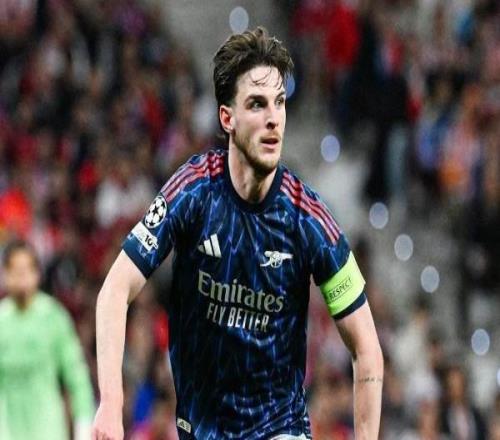 賴斯：埃澤那個(gè)是明顯的點(diǎn)球，現(xiàn)場球迷的噓聲干擾了判罰