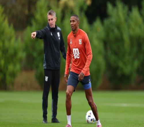 伊鎮(zhèn)主帥：與阿什利揚共事是我的榮幸，我們最早在曼聯(lián)結緣