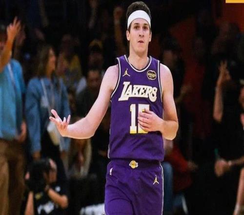 里夫斯16投僅4中湖人再敗于火箭他的復(fù)出到底是對(duì)還是錯(cuò)