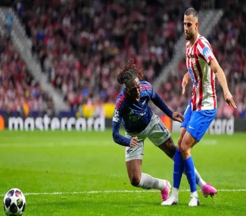 前英超裁判：埃澤摔倒應(yīng)維持點(diǎn)球判罰，而本懷特手球不應(yīng)判點(diǎn)